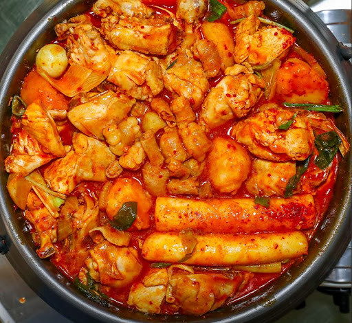 동래맛집 엄지척닭도리 본점, 즐거운 식사 시간을 선사합니다.